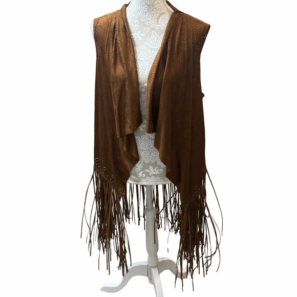 Westbound Jackets & Blazers - WESTBOUND FRINGE VEST
Faux Brown Suede 
Women’s LARGE 
RN# 58909
LikeNEW